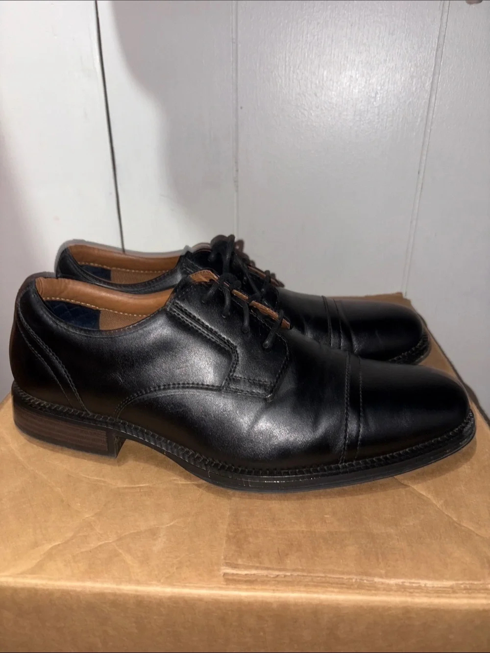 Mens Dockers shoes size 9.5M